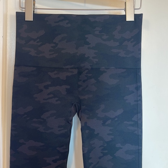 SPANX Camo High Rise Leggings | Size Large - Picture 12 of 13